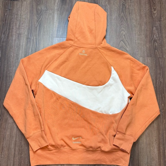 NEW Nike Tech Fleece Swoosh Hoodie Hot Curry Orange DD8222-808 - Picture 2 of 3